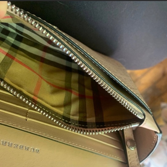 Burberry Crossbody - Picture 3 of 7